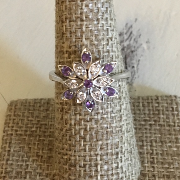 Gemvara Dahlia Ring - Picture 1 of 3